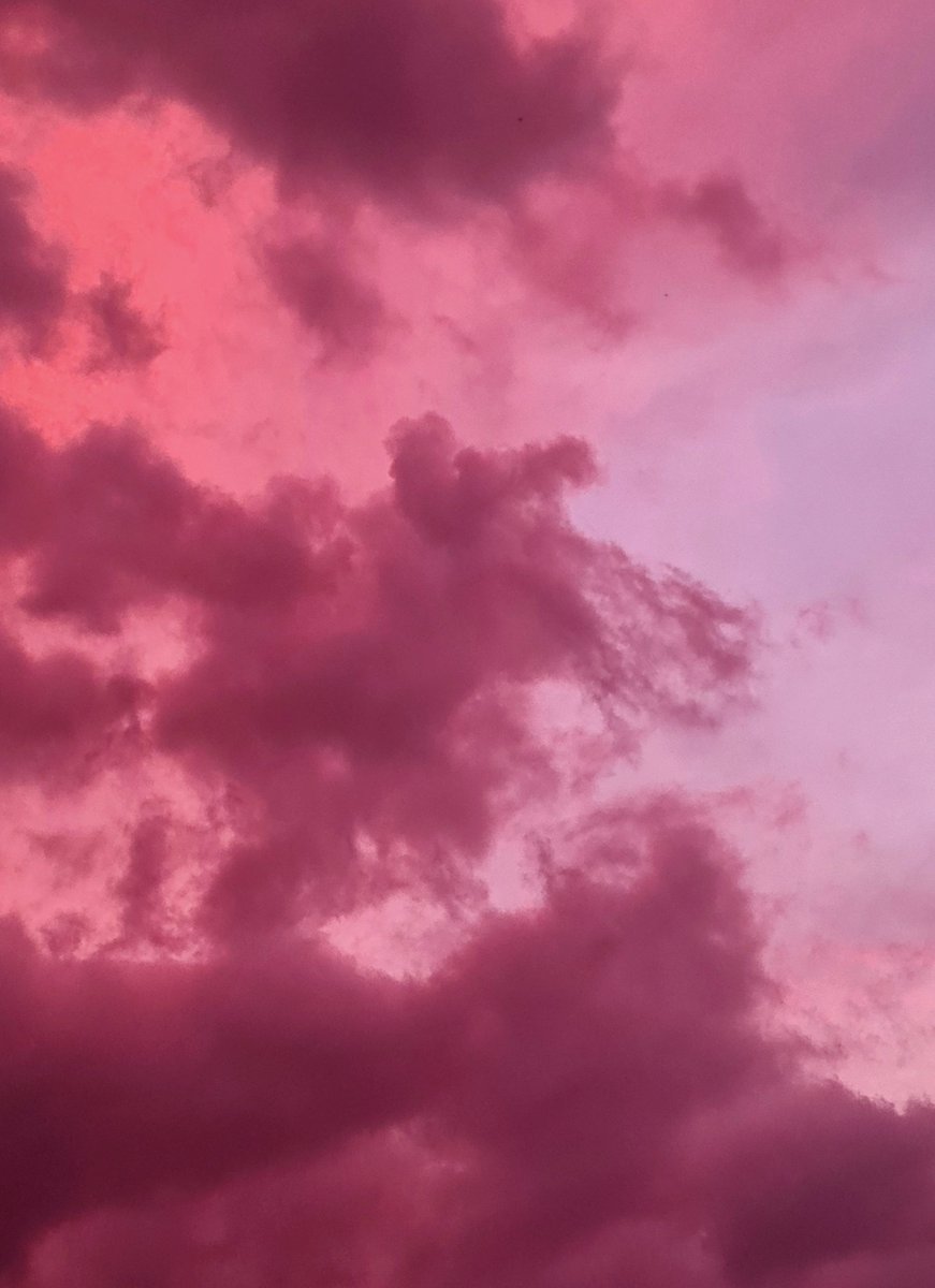 somaipedas's tweet image. The sky blushes in shades of pink,
as if the universe itself is in love with the world 💕
#pinkskies #sky