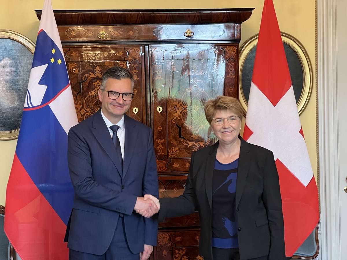Minister <a href="/sarecmarjan/">Marjan Šarec</a> je v Bernu s predsednico Švicarske konfederacije in zvezno svetnico za področje obrambnih zadev,civilne zaščite in športa Violo Amherd podpisal Sporazum med Švicarskim zveznim svetom in <a href="/vladaRS/">Vlada Republike Slovenije</a> o dvostranskem sodelovanju na področju vojaškega usposabljanja.