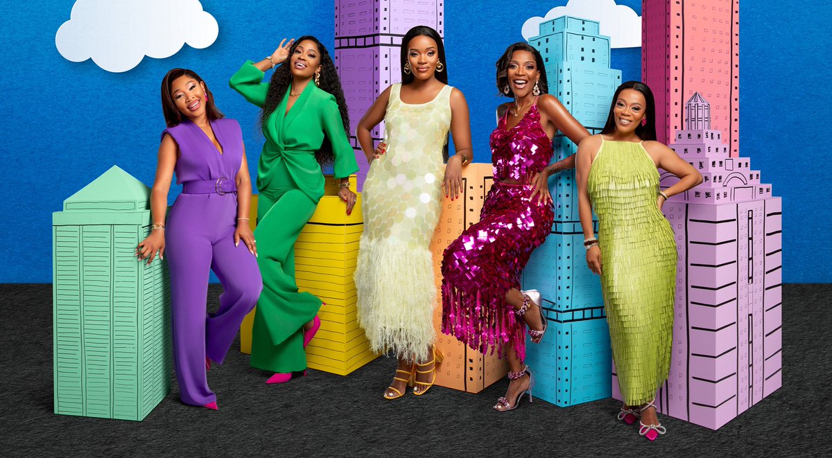 Cartier_Tsholo's tweet photo. It’s a dangerous day to be my TV today because si la. @ShowmaxOnline you’re doing a lot 😭😭#mommyclubshowmax #ultimategirlstripsa https://t.co/pEfLZ20OeZ