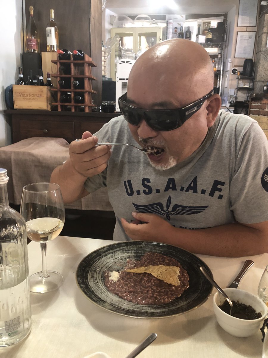 micawain841's tweet image. チーズをかけて🧀
無言リゾット

#リゾット
#フォローRTお願いします 
#イタリア　#ヴェネチア
#ベローナ
#イタリア好きな人と繋がりたい
#俺のワイン
#美味しいワイン売ります