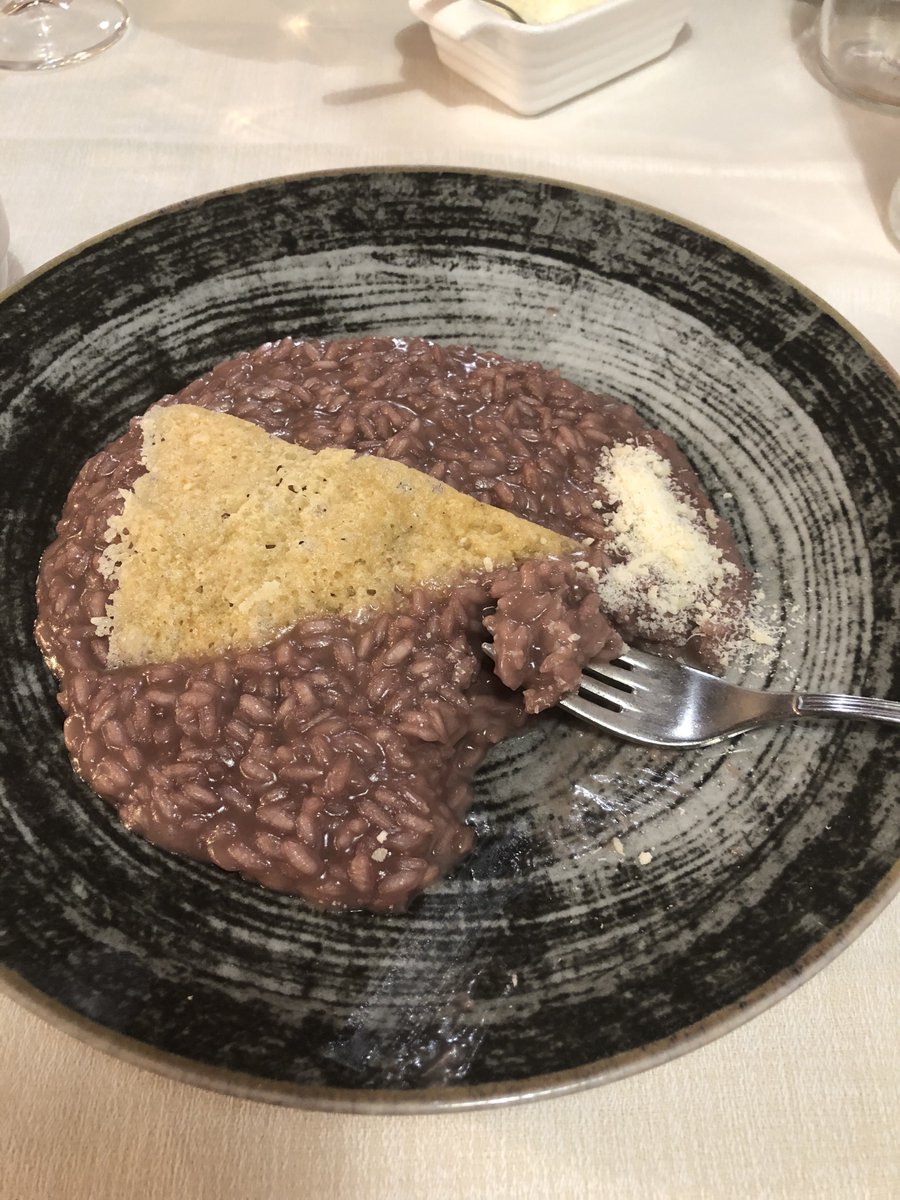 micawain841's tweet image. チーズをかけて🧀
無言リゾット

#リゾット
#フォローRTお願いします 
#イタリア　#ヴェネチア
#ベローナ
#イタリア好きな人と繋がりたい
#俺のワイン
#美味しいワイン売ります