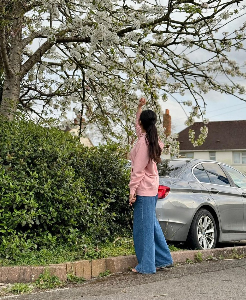 "بہت فرق ہوتا ہے'
 *ضروری اور ضرورت میں"
 *کچھ لوگوں کے لیے ہم صرف*
 'ضرورت ہوتے ہیں ضروری نہیں'💔
Have a Blessed Evening ✨