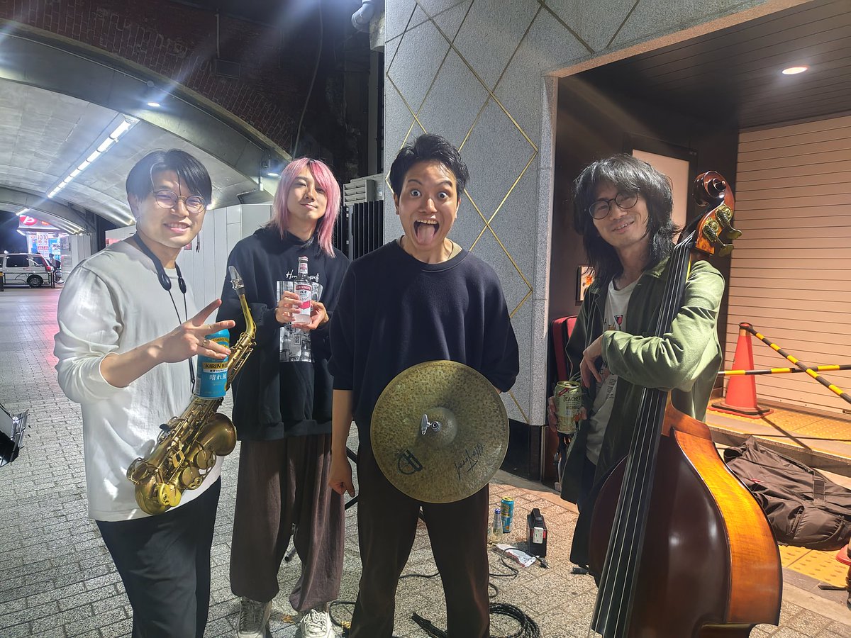 rinko7777ka's tweet photo. 間に合った😭嬉しすぎ…
太一さんREYさん君弥さん慎也さん
今日も最高でした😭👏✨
月曜日をステキな夜にしてくださってありがとうございました!
#有楽町
#Giostra
@Ichi_dominant
@RedPianoman
@Kimiya_Ja22Ba55
@shinya_andy https://t.co/gHkuybEz0l
