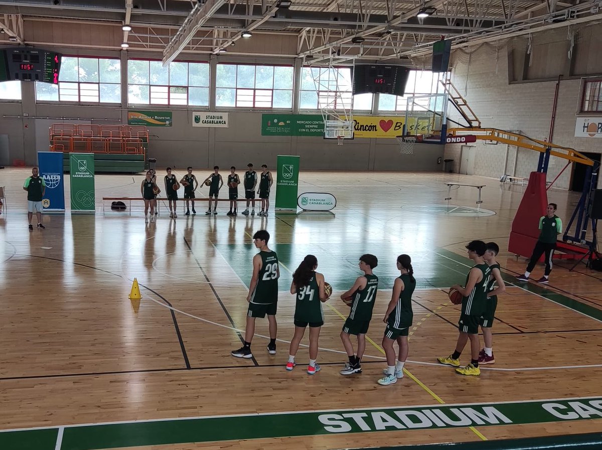 AGRADECIMIENTOS 
II Día del Entrenador Aragonés 🏀📚📝
Desde la Asociación queremos dar las gracias a Stadium Casablanca, a la Sección de Baloncesto, a Manu Pérez y a sus jugadores por la total predisposición en la organización del evento celebrado en sus instalaciones.