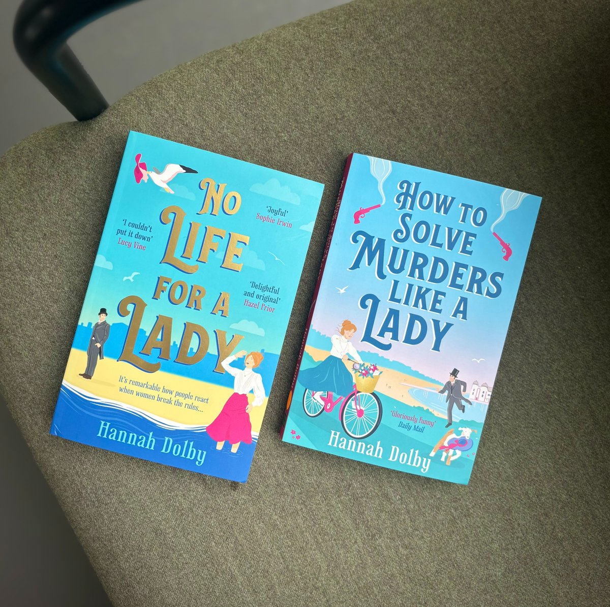 It's GIVEAWAY TIME! 

To win a copy of #NoLifeForALady and #HowToSolveMurdersLikeALady by <a href="/LadyDolby/">Hannah Dolby</a>, reply to this tweet with your favourite detective GIF 🔎 

Giveaway ends: 17/06. UK only, 18+ 📚