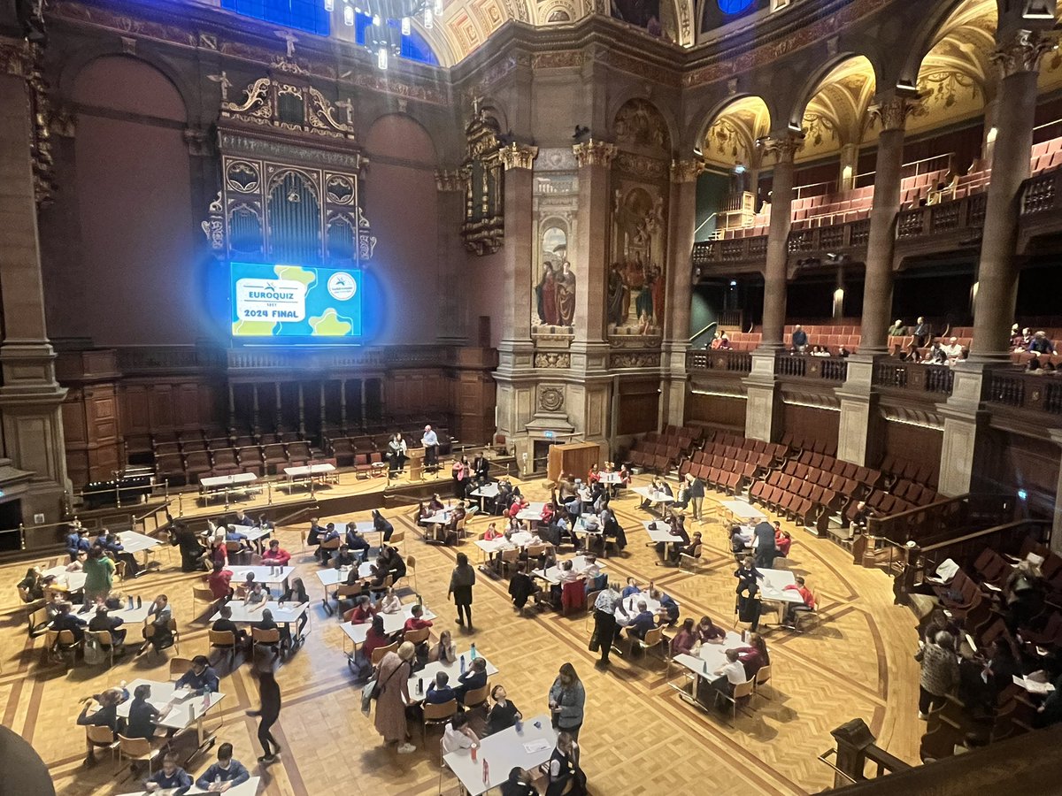 MmePierre1's tweet photo. What a venue! #McEwanHall @EdinburghUni Ready to start the #Euroquiz2024 final. Come on @BusbyPrimary representing @EastRenCouncil @EastRenLangs!! 🙌🙌🙌  @scottishcilt @SEET_scotland https://t.co/UCwYq6UQp4