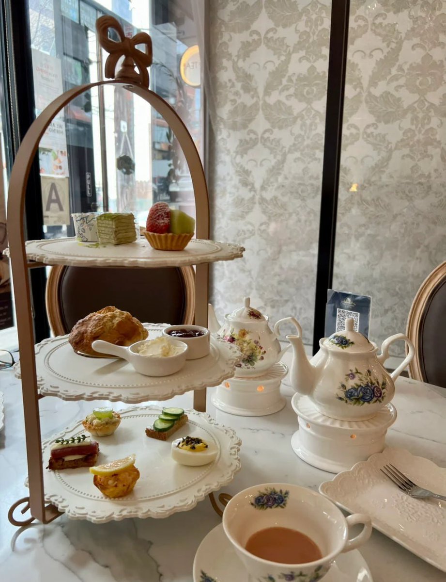 Apersonwholovesfoodmustlovelife.Peoplewholovelifemustworkhard.