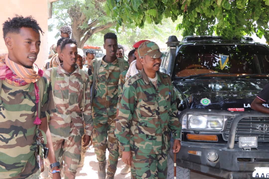 SONNALIVE's tweet photo. Brigadier General Dayah Abdi, Commander of the National Army's ground forces, visited forward operating bases in #Eldher district, #Galmudug State today. The visit follows the recent successful defense by National Armed Forces and locals against a terrorist attack. https://t.co/qXGpltRAQE