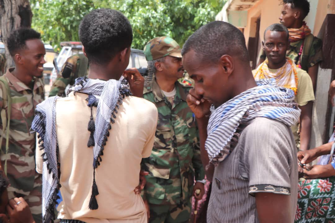 SONNALIVE's tweet photo. Brigadier General Dayah Abdi, Commander of the National Army's ground forces, visited forward operating bases in #Eldher district, #Galmudug State today. The visit follows the recent successful defense by National Armed Forces and locals against a terrorist attack. https://t.co/qXGpltRAQE