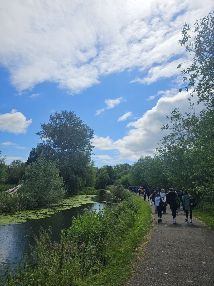 RBAGeography's tweet photo. Year 7s having a wonderful time at the River Lea on the geography trip. https://t.co/jtXMANz3zZ