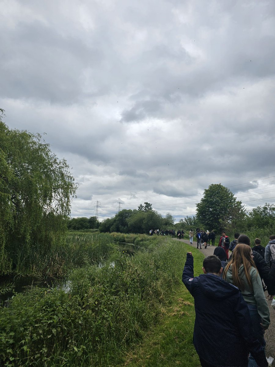 RBAGeography's tweet photo. Year 7s having a wonderful time at the River Lea on the geography trip. https://t.co/jtXMANz3zZ