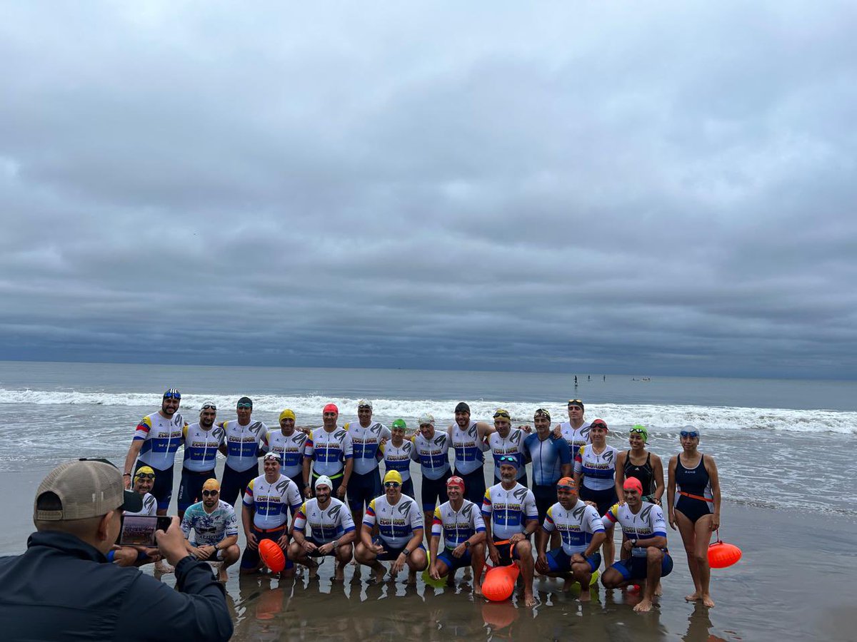 JuanJose_J4's tweet image. Simulacro Ironman 70.3 Manta 24
113km, reconocimiento de ruta; desde hace años haciendo las cosas (no diciendo, haciendo) desde adentro acompañando a los míos, en cada disciplina, sudando, sufriendo y disfrutando💪🏻
#SomosPython
@jcizquierdo @jonbaja_ @oscaryagues @LDJ_JARAMILLO