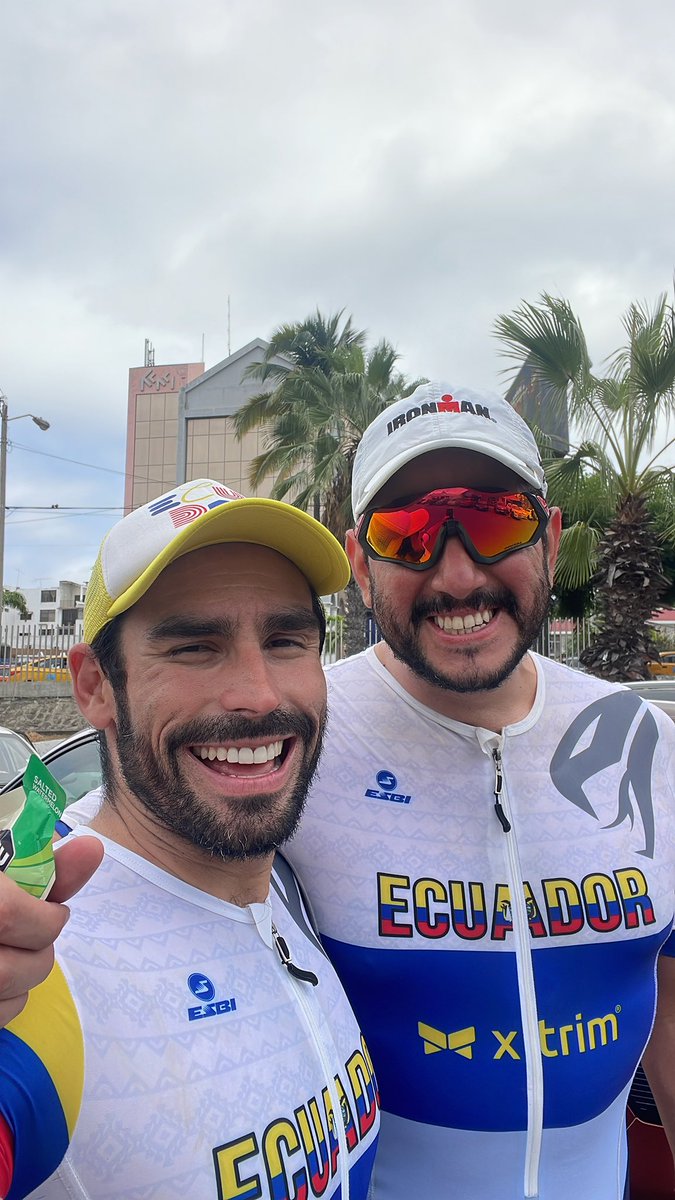 JuanJose_J4's tweet image. Simulacro Ironman 70.3 Manta 24
113km, reconocimiento de ruta; desde hace años haciendo las cosas (no diciendo, haciendo) desde adentro acompañando a los míos, en cada disciplina, sudando, sufriendo y disfrutando💪🏻
#SomosPython
@jcizquierdo @jonbaja_ @oscaryagues @LDJ_JARAMILLO