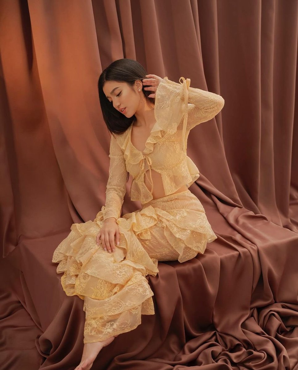 BELLENID0NNY's tweet photo. When Donny said that Belle is one of those colours he haven’t seen yet, this is what he meant ✨

BELOVED BELLE DAY

#E22ernallyBELLElieving 
#BelleMariano https://t.co/n7S1hJQ54X