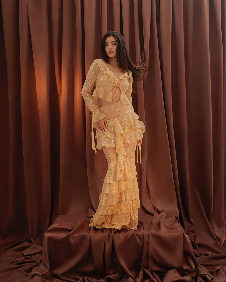 BELLENID0NNY's tweet photo. When Donny said that Belle is one of those colours he haven’t seen yet, this is what he meant ✨

BELOVED BELLE DAY

#E22ernallyBELLElieving 
#BelleMariano https://t.co/n7S1hJQ54X