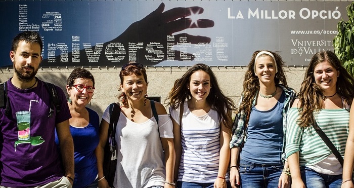 sestudUV's tweet photo. 📣Si tens previst estudiar un màster el proper curs, no perdes el temps, et queden 5 dies per a poder preinscriure’t a la UV
+ 𝐈𝐍𝐅𝐎 https://t.co/jnXZ59FrTU
Ah! Recorda que pots sol.licitar-ho amb TFG  i 9 crèdits pendents! https://t.co/B9OtgRXZxu