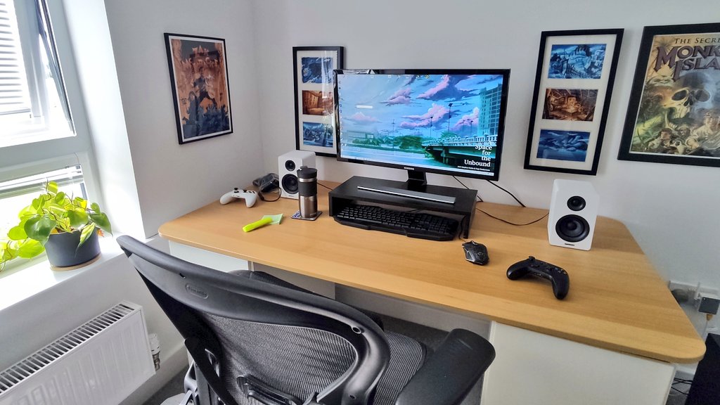 Kanaratron's tweet image. Hey #IndieDevWorkspaceChallenge.

Here&apos;s a little look at where I work on Mythwrecked 🙌🏻