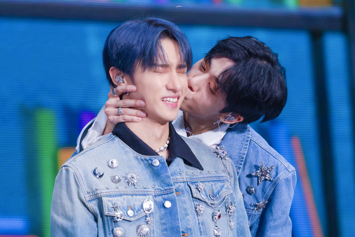 형아들한테 뽀뽀 받는 막둥이 볼 때 마다 마음좋음