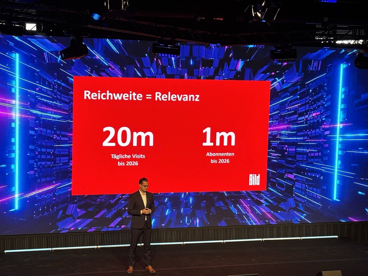 Reichweite bedeutet Relevanz: Claudius Senst, <a href="/c_senst/">Claudius Senst</a>, CEO <a href="/BILD/">BILD</a>, formuliert auf der #beBETA2024 ambitionierte, konkret messbare Ziele: Bis 2026 möchte die Medienmarlke 20 Mio. tägliche Visits und 1 Mio. Abonnenten erreichen.
