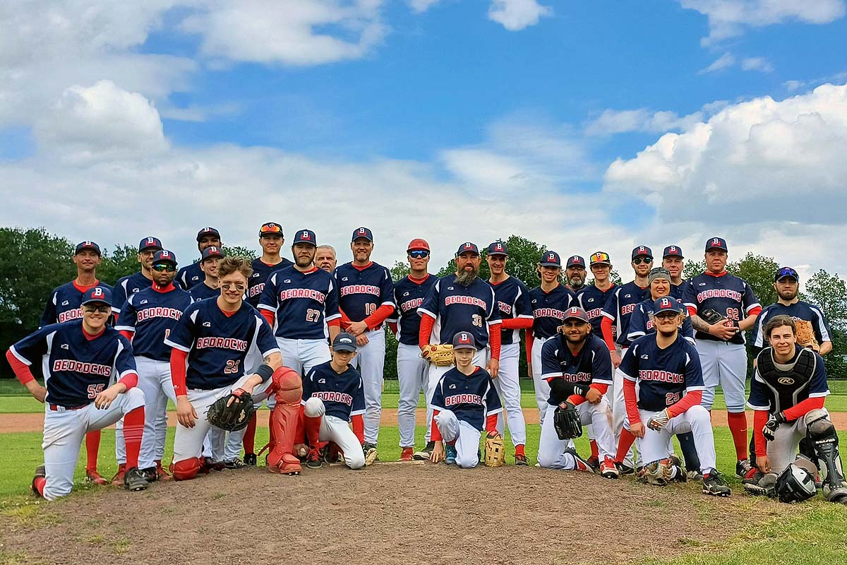 KlazienaveenLok's tweet photo. Bedrocks herenteams spelen in dezelfde competitie - https://t.co/ReoFyZ9bCf via @klazienaveenlok https://t.co/drjmOAztML