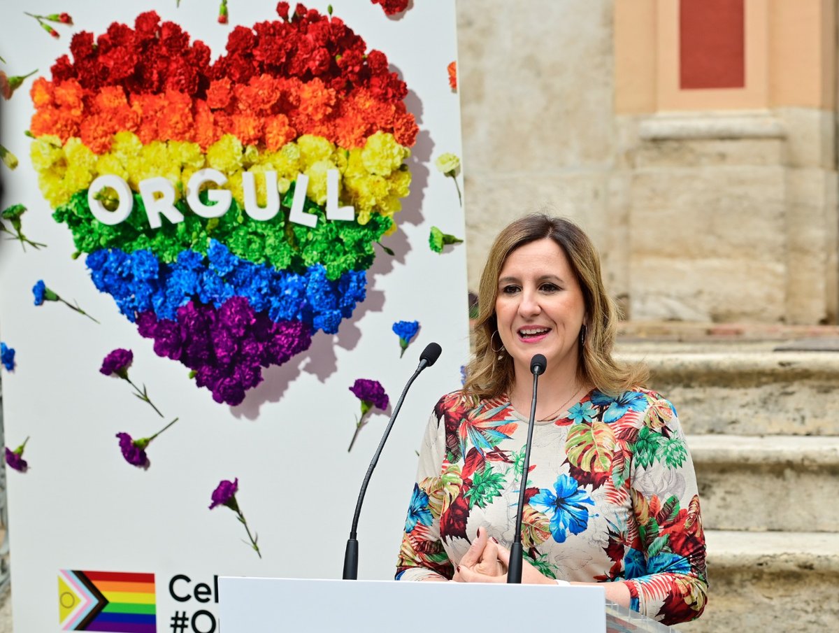 🌈‘Celebrem #OrgullVLC’ és el lema de la campanya municipal pel Dia Internacional de l'Orgull #LGTBI+, que hem donat a conéixer este matí als Jardins de Monforte, 👩‍❤️‍👩 on l'Ajuntament oficia bodes civils 👨‍❤️‍👨 cada setmana.
🔗 i.mtr.cool/idywotypsp