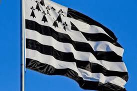 Frontieresmedia's tweet photo. ⚡️Pour la première fois, la Bretagne a placé le RN en tête avec 25,61 % des voix. (Le Figaro) https://t.co/uAIy3Wtcm4