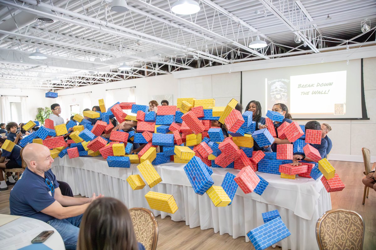 SweetHomeCSD's tweet photo. Our  second annual Student Leadership Summit, Challenge 2 Change 2024, was a huge success. This year’s theme, chosen by our students, was  “Celebrating our Differences…Leading with Love”. #WeAreSweetHome #SPgoal1 #spgoal3 (1/4) https://t.co/373r5vlJjG