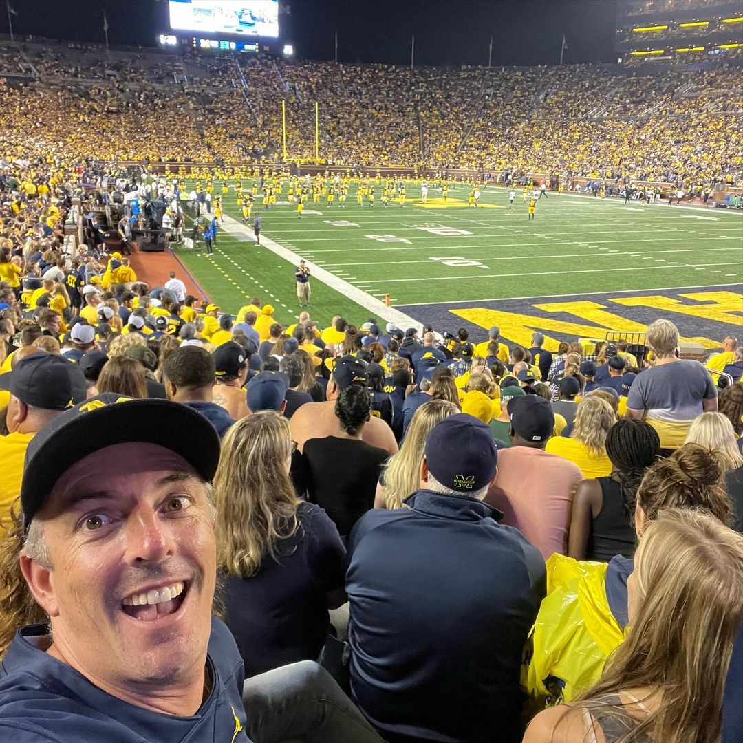 dtclark11's tweet photo. @ShutdownFullcas yesterday we lost Michigan alum and superfan Dave Ludwig at 50, 5 months after his ALS diagnosis. He leaves behind a wife and 4 kids. Not sure if the money cannon makes house calls, but it would be great to help out his family in some way. https://t.co/4vCH6UWLEG https://t.co/RGkHD6yTKW