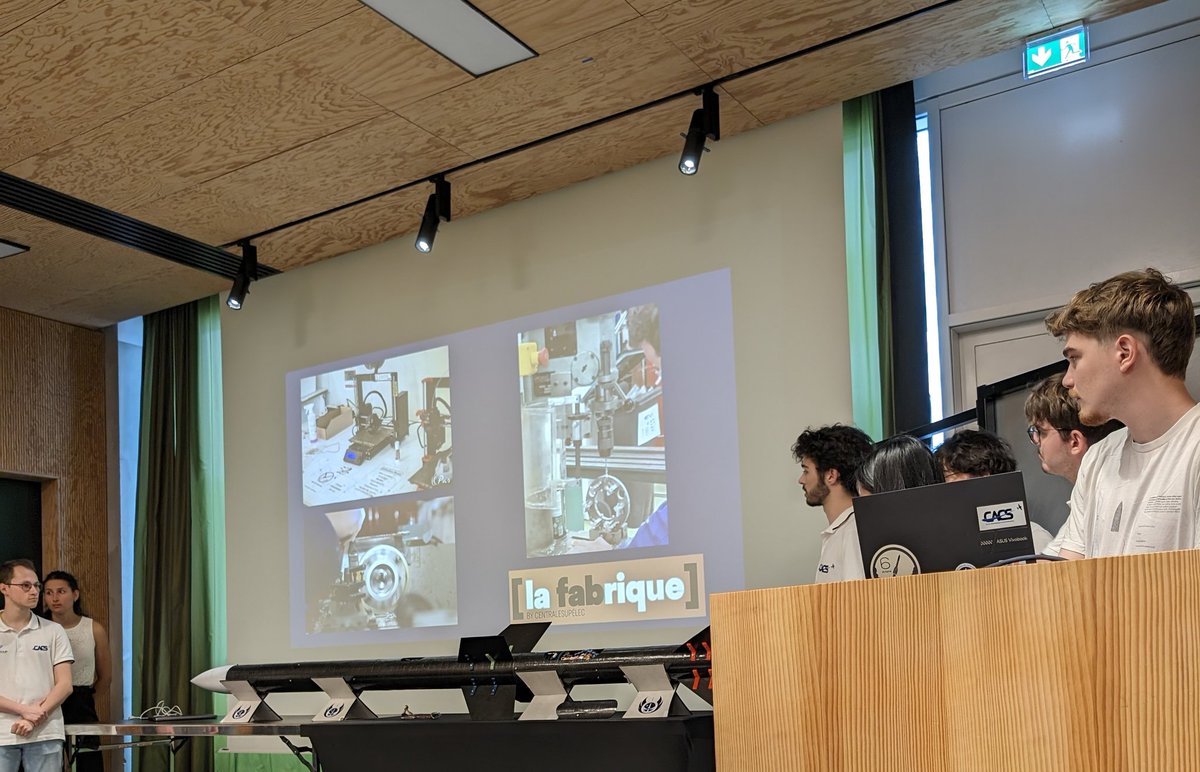 deRLacerda's tweet photo. La Fabrique @centralesupelec  au cœur de l'activité projet du pôle Véhiculé intelligent.  Cette année, les élèves ont développé des projets ambitieux, couvrant des prototypes roulants et volants, dont la conception d'une fusée supersonique à doublé étage #Sirius . https://t.co/ejwiFoRTpb