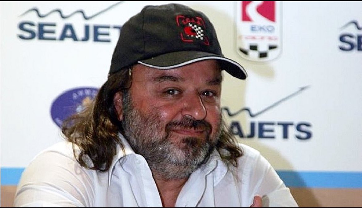 ApoRedWhite's tweet photo. Το δικό μας το σπίτι σε γαύρους νοικιάστηκε 😂😂😂
#olympiacosFC #aekFC https://t.co/CNv58qDYM3