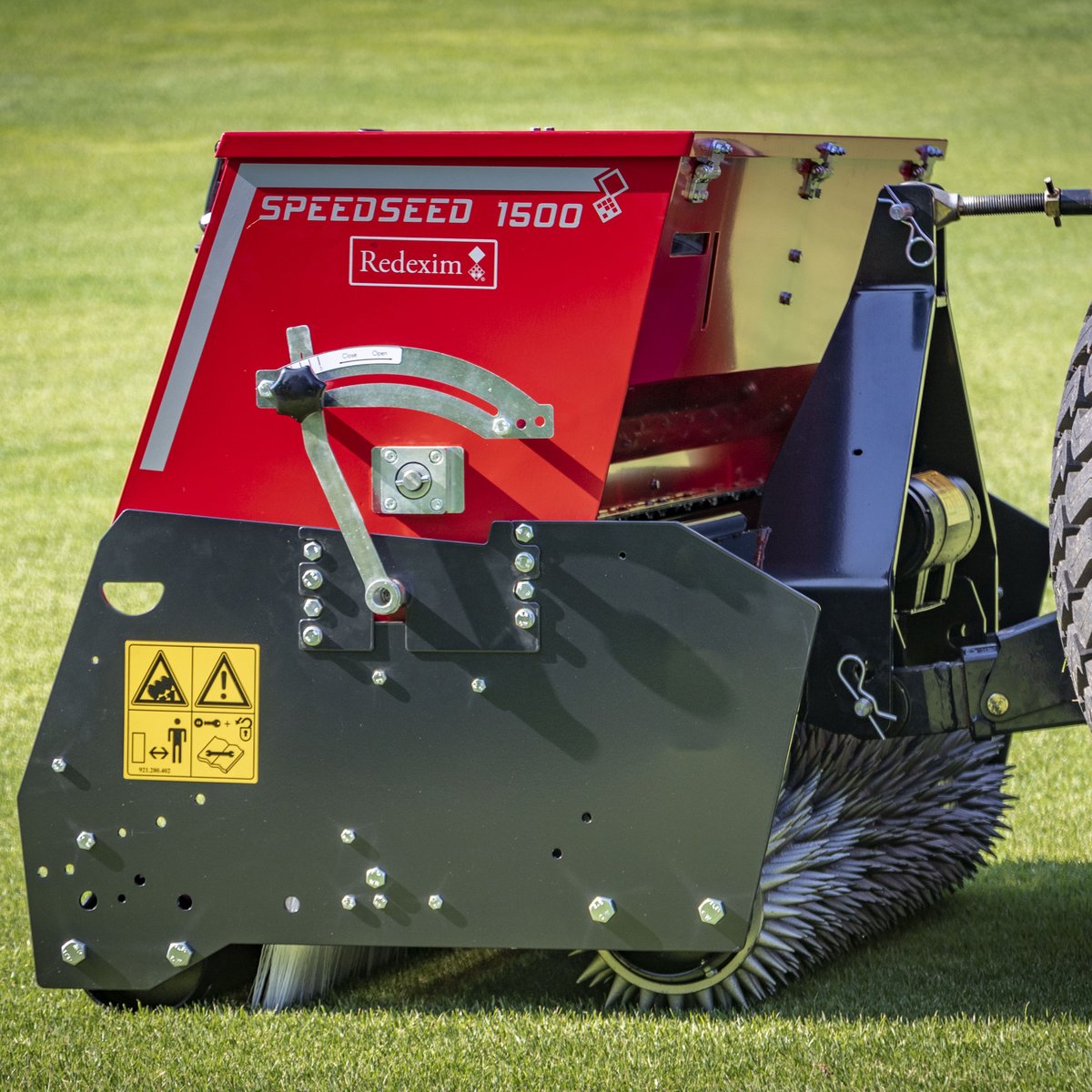 RedeximUK's tweet photo. Speed by name, speedy by nature!β± Available in 4 working widths, the #SpeedSeed #dimple seeder is the fast & effective way to overseed large areas. As well as being one of the most #accurate seeders on the market, it's in our #free seed promo! π₯³ Details: https://t.co/ImpZXFnWl7 https://t.co/VqJZZzlXQ4
