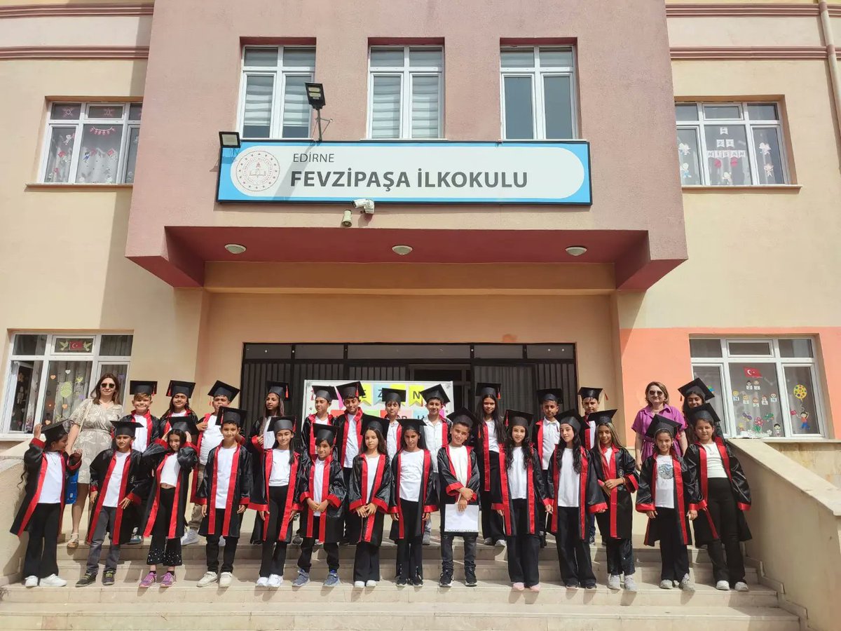 Fevzipasaedirne's tweet photo. 2023/2024 Eğitim Öğretim Yılı sonunda bir üst kademeye uğurladığımız 4. sınıf öğrencilerimize başarılar dileriz.
@edirne_valiligi @Edirne_MEM @Dr_Onderarpaci https://t.co/cYaPlPDAxg