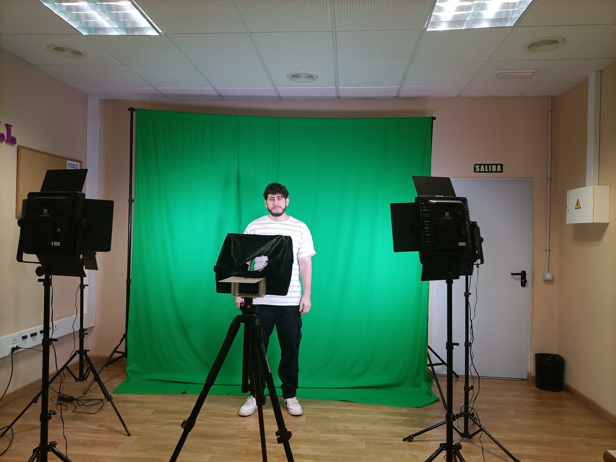 CienciaULL's tweet photo. Finalizamos las grabaciones de las píldoras del proyecto Educativo #PiensaComputacionULLmente 🤖🧠de la @ULL, @tfjovenyeduca y @CabildoTenerife  por parte del Aula Cultural de Pensamiento Computacional. 
¡Muy pronto podrás disfrutas de todas ellas!📽️ https://t.co/afw6hCejB2