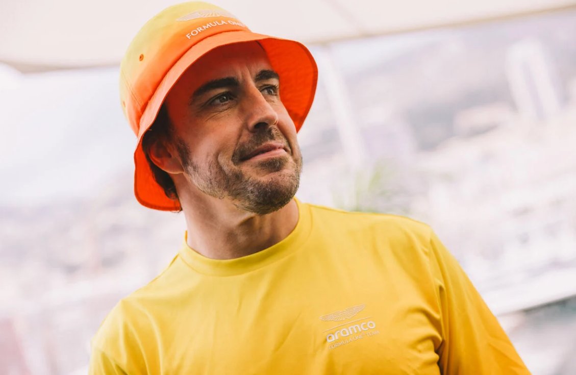 FormulaDirecta's tweet photo. 🟠 Aston Martin pone a venta el merchandising especial para el Gran Premio de España.

¿Qué os parece?

#F1 #SpanishGP 🇪🇸 https://t.co/IO54jxSNMF