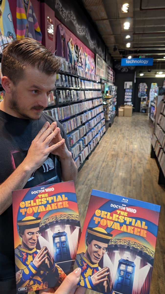 Doctor Who: The Celestial Toymaker is out today! Fancy getting an autograph whilst you're here? I mean, same nose, same chin 🤷😜

#doctorwho #whovian #doctorwhofandom #doctorwhocosplay