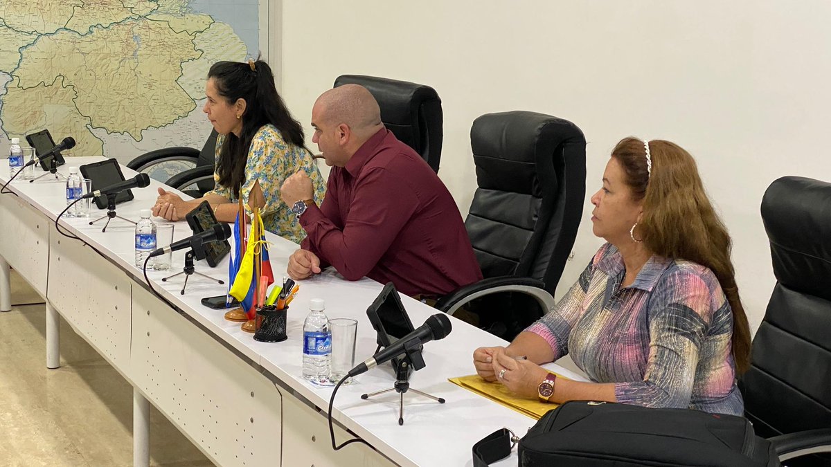 Con la presencia de Mayda Díaz Pérez, Subdirectora en funciones de la UCCM y demás especialistas que le acompañan, se realiza reunión de puntualizacion y coordinación de las tareas de la semana en la MMCVEN con la conducción del Dr. Yusleivy Martinez Carmona. #CubaPorLaVida