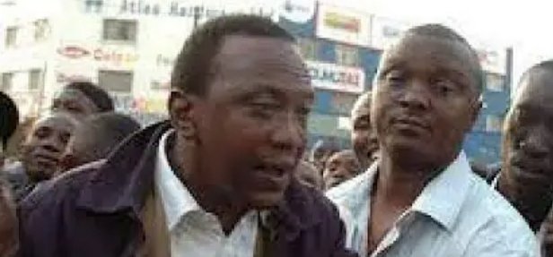 A thread of Uhuru Kenyatta 's most drunk moments in public that'll make your day. 😂😂

Watch 👇🏿