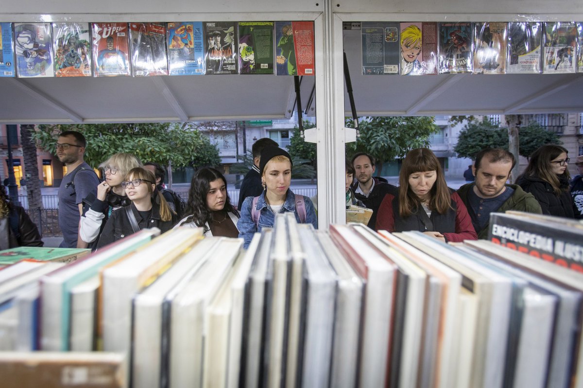 📢 La Feria del Libro Antiguo y de Ocasión de #Sevilla se adelanta a principios del 🍂 y se traslada‼️ 

💥Del 27 SEPTIEMBRE al 20 OCTUBRE se celebrará la #FLAOS24 en📍 PLAZA DE SAN FRANCISCO.  

➕INFO👉🏻acortar.link/r7pbLp

📸 <a href="/lolovasco1/">lolo vasco</a> 

#LibroAntiguo #Cultura