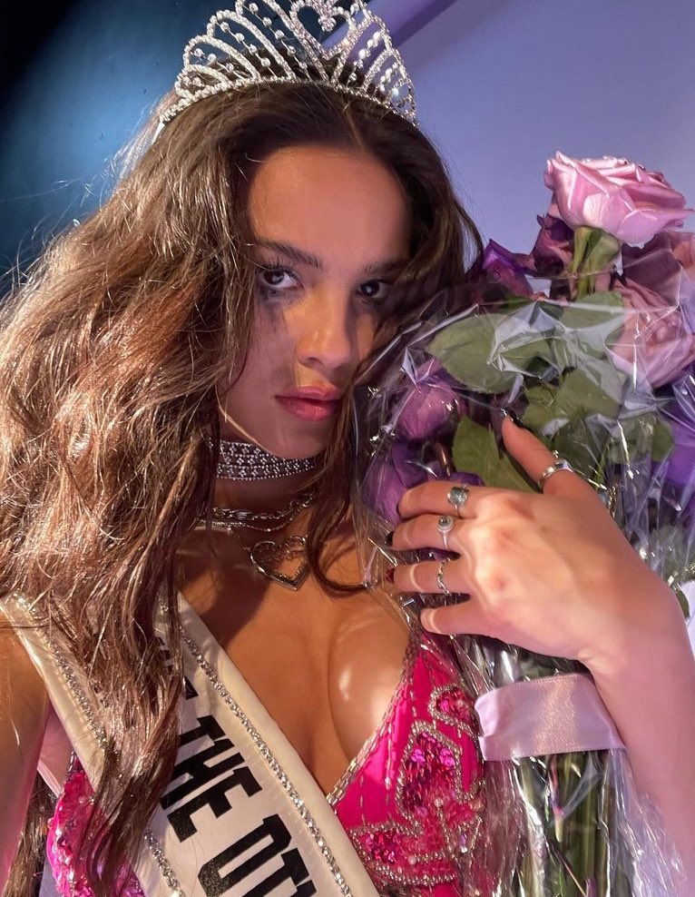 JonnyLeTran5's tweet photo. My prom queen 😍 #OliviaRodrigo #SourAlbum #SourProm #PromQuenn #beautiful https://t.co/RwnzsulFHJ