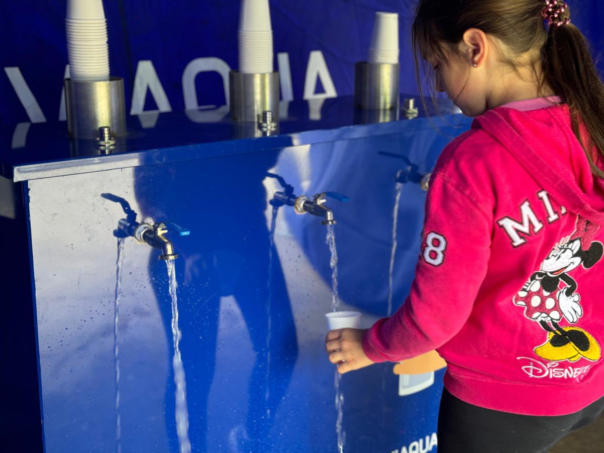 <a href="/atletismogalego/">Atletismo Galego</a> <a href="/PazodeRaxoi/">Concello de Santiago</a> <a href="/josemaoscar/">JOSE MARIA PRIETO</a> <a href="/GorettiSRei/">Goretti S. Rei</a> <a href="/NestorRego/">Néstor Rego</a> <a href="/xanduro/">Xan Duro</a> <a href="/gonzalomuinos/">Gonzalo Muíños</a> <a href="/borja_verea/">borja verea</a> <a href="/Milacastross/">Mila Castro Sánchez</a> <a href="/DominguezXesus/">Xesús Domínguez</a> <a href="/Xedicom2/">Xedicom</a> <a href="/clinicagaias/">@clinicagaias</a> <a href="/Escenoset/">Escenoset</a> <a href="/opandeleis/">O PAN DE LEIS</a> Grazas a todos os nosos colaboradores polo respaldo incondicional. En particular a Leticia Rodríguez de <a href="/VIAQUA/">Viaqua</a> e ao seu  director executivo <a href="/NEsmoris/">Nicolás Esmorís</a> por todo o apoio e a #AugaDaBilla ; a Raquel Costas, de <a href="/WeAreAltia/">Altia</a>; e a Miguel de Novoneón Rótulos  por todo o apoio loxístico.