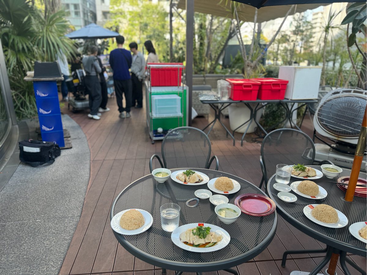 mone_tohoent's tweet image. #メンズノンノ 7月号は、シンガポールをがぶりっちょ🦀🍴
みんなで楽しく美味しくガーデンパーティしながらの撮影でしたーーー📸みんな本誌も見てね🥺📚