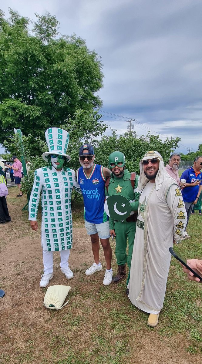 BharatArmyRaks's tweet photo. Watching a #T20WorldCup match in one of my favourite cities in the world was a wonderful experience. The result wasn’t too bad either! 

Great to catch up briefly with some of the most passionate Pakistan cricket fans in the world! 🤝

#BharatArmy #LoveCricket #INDvPAK #COTI 🇮🇳 https://t.co/eBqLmoRffX