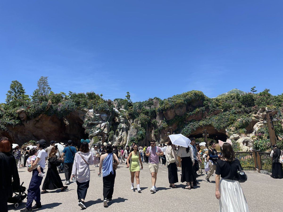 mina20010609's tweet photo. ファンタジースプリングすごく良かった❄️🧚🏻‍♂️☀️ https://t.co/2794Fh4DKZ