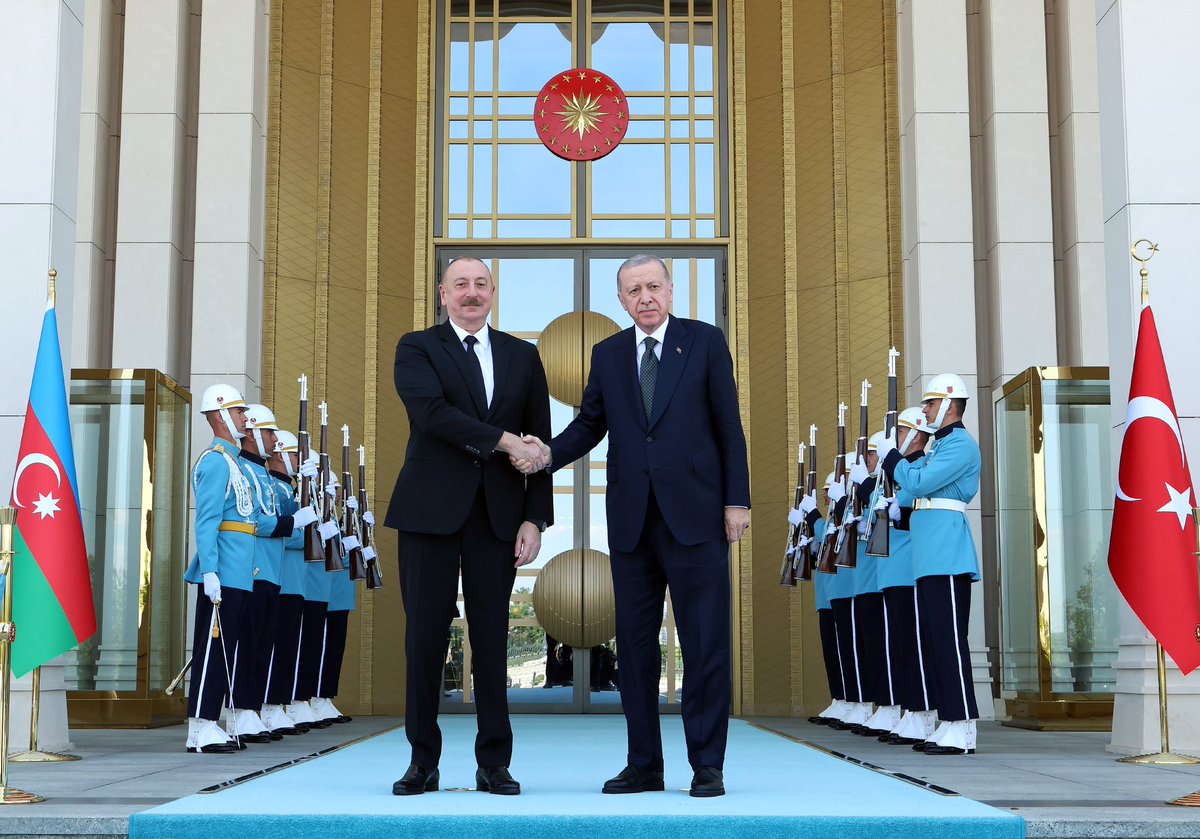 tcbestepe's tweet photo. Cumhurbaşkanımız Erdoğan, Azerbaycan Cumhurbaşkanı Aliyev ile görüştü https://t.co/6fzIE99rxy https://t.co/qKJGVLC0gA