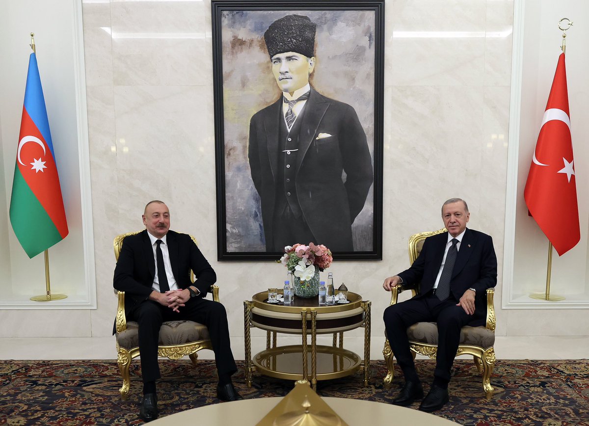 tcbestepe's tweet photo. Cumhurbaşkanımız Erdoğan, Azerbaycan Cumhurbaşkanı Aliyev ile görüştü https://t.co/6fzIE99rxy https://t.co/qKJGVLC0gA