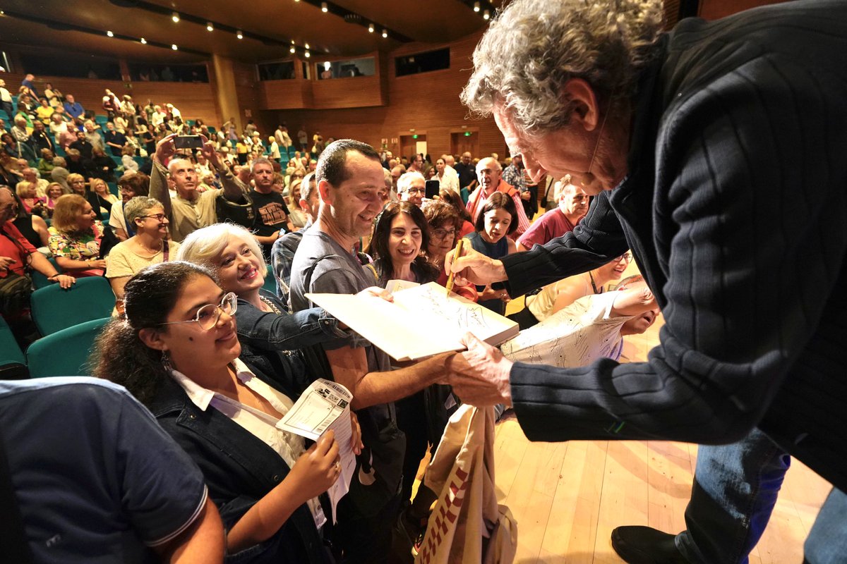 Fundación Miguel Ríos (@fundacionmrios) on Twitter photo 🌟𝗟𝗔 𝗠Ú𝗦𝗜𝗖𝗔 𝗬 𝗟𝗔 𝗔𝗠𝗜𝗦𝗧𝗔𝗗🌟
🔙 El pasado sábado durante la celebración de #GranadaAllStars reunimos a <a href="/OficialAnabelen/">Ana Belén</a> <a href="/VictorManuel_Of/">Víctor Manuel Oficial</a> <a href="/mrios/">Miguel Ríos</a>, Serrat e Iñaki Gabilondo para revivir los mejores momentos de la gira “El gusto es nuestro”. 🌟𝗟𝗔 𝗠Ú𝗦𝗜𝗖𝗔 𝗬 𝗟𝗔 𝗔𝗠𝗜𝗦𝗧𝗔𝗗🌟
🔙 El pasado sábado durante la celebración de #GranadaAllStars reunimos a <a href="/OficialAnabelen/">Ana Belén</a> <a href="/VictorManuel_Of/">Víctor Manuel Oficial</a> <a href="/mrios/">Miguel Ríos</a>, Serrat e Iñaki Gabilondo para revivir los mejores momentos de la gira “El gusto es nuestro”.