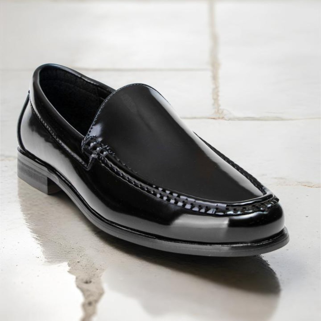 PCrouchAndCo's tweet photo. P Crouch & Co, the Epitome of Men's fashion, styled in London 🇬🇧👞

A Trusted name in formal footwear that bleeds timeless craftsmanship with unrivalled comfort. For decades, our customers have relied on us not just to follow trends, but to help you create your own⏳🪡

Join us as we step into the digital world, bringing you closer to the quality and style you've come to love.

Stay tuned as we continue to redefine men's fashion, one pair at a time.

Available in selected Retailors Now!🛒

#PCrouchAndCo #SouthAfricanStyle #MensFashion #Driver #Loafer #Footwear