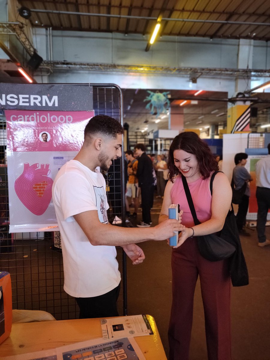 Inst_Myologie's tweet photo. Une petite équipe de chercheurs du @researchmyology de @Inst_Myologie était présente ce dimanche au festival @double_science_ organisé par @Inserm @InsermIDF pour sensibiliser à l'importance du #muscle. Bravo @BarbaraCrisol, Nadine Dragin et Maxime Gelin pour cette initiative ! https://t.co/PHJ5jLfqKH