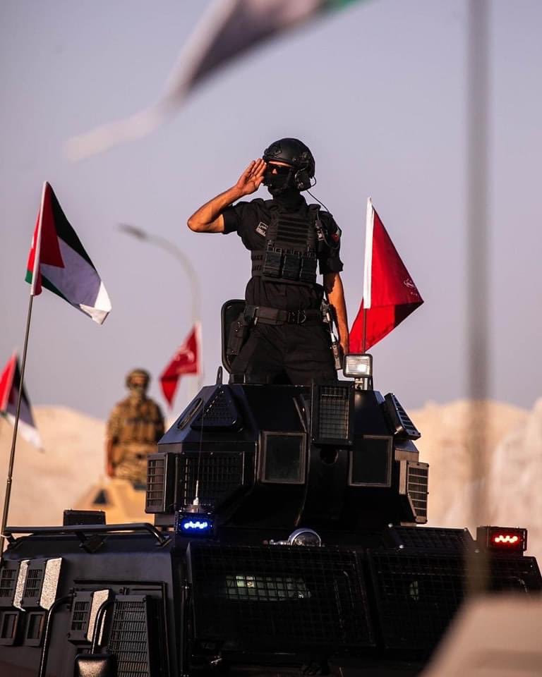 BAlsnyyan's tweet photo. ان تاهت طريقنا…. الجيش دليلنا

 #على_العهد25 #الجيش_العربي #الأردن #هيبة_فوتيك https://t.co/8uYEXWYR9X