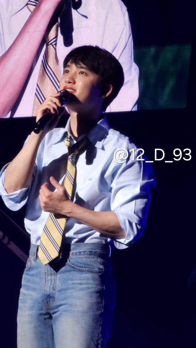 12_D_93's tweet photo. 240609 도경수 막콘

팬들 바라볼 때 가장 예쁜 경수야🥹💞
경수 눈엔 별이 있어...✨️

#함께할게_도경수_BLOOM 
#도경수_팬콘_블룸인서울
#BLOOMinSeoulD2
#FANCONCERT_BLOOM
#도경수 #디오 #KYUNGSOO #ギョンス https://t.co/cu1P12mlpy